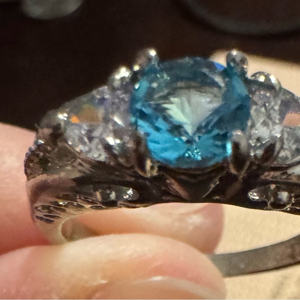 Silver and Blue Gemstone Ring - Picture 4 of 4